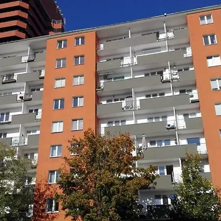 Powstańców Wielkopolskich 12 *