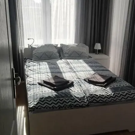 Powstancow Wielkopolskich 12 * Poznaň